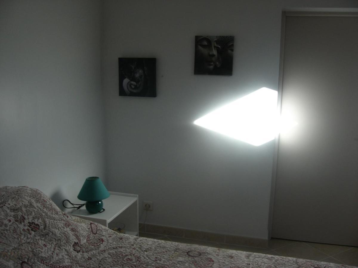 T 2 Avec Velux Sous Les Combes De 34 M2 Leilighet La Londe-les-Maures Eksteriør bilde