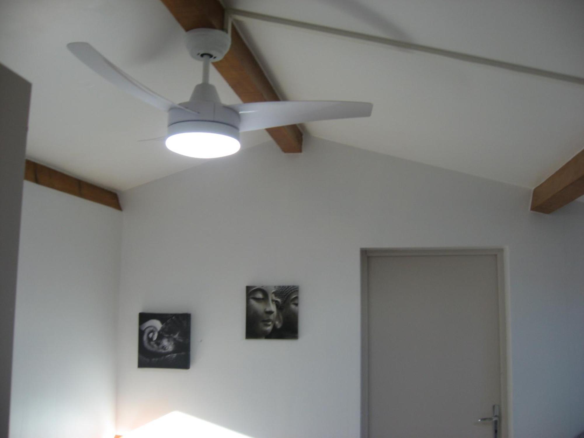 T 2 Avec Velux Sous Les Combes De 34 M2 Leilighet La Londe-les-Maures Eksteriør bilde